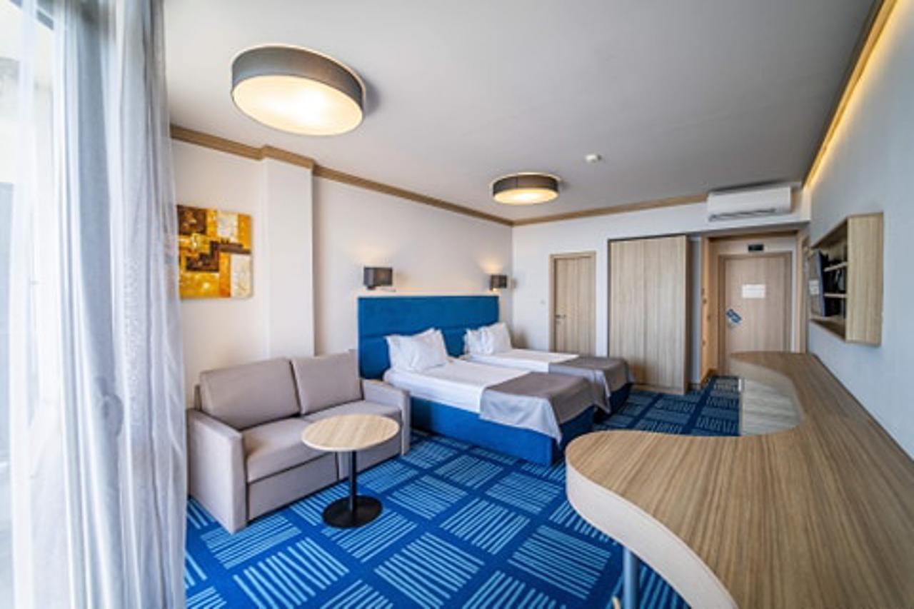 Hvd Viva Club Ultra All Inclusive - Private Beach & Free Parking Zlatni pjasătsi Eksteriør bilde